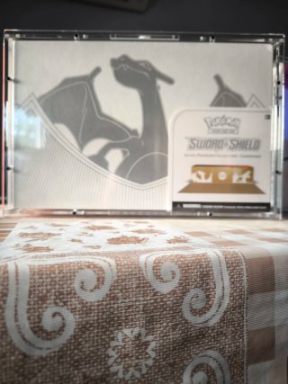 Pokémon Ultra Premium 151 y Charizard