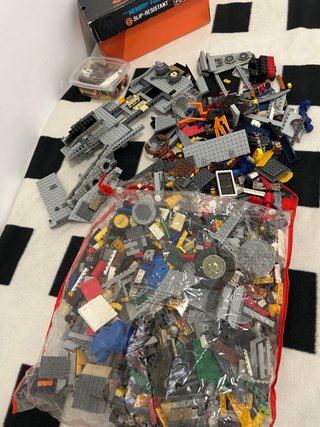 Mega lote de piezas y accesorios Lego