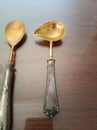Set cubiertos antiguos metal dorado y plateado