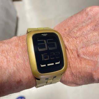 Reloj Swatch Touch Dorado