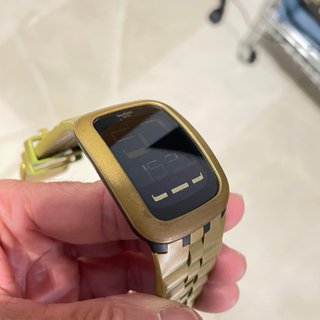Reloj Swatch Touch Dorado