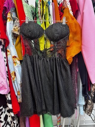 Lote Ropa, se vende ropa incluido el perchero