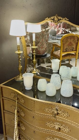 tocador francés con espejo original y ornamento