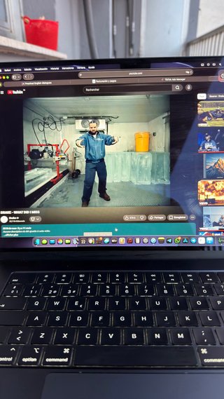 MacBook Air M3 15" (Color Medianoche) + Seguro 3 A