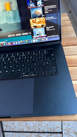 MacBook Air M3 15" (Color Medianoche) + Seguro 3 A