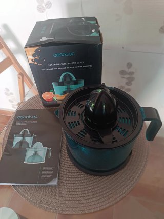 Exprimidor Cecotec EssentialVita Adjust Negro