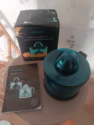 Exprimidor Cecotec EssentialVita Adjust Negro