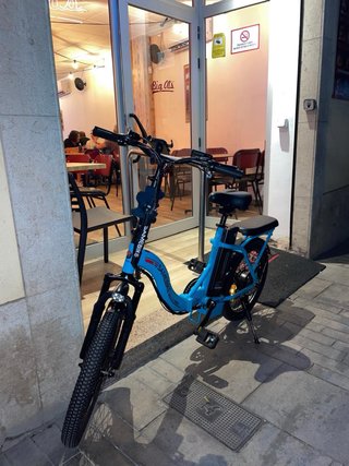 Bicicleta eléctrica plegable azul