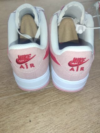 Nike Air Force 1 Low San Valentín Rosa