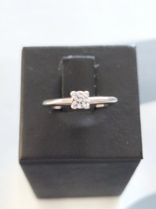 Anillo oro blanco con circonita nuevo