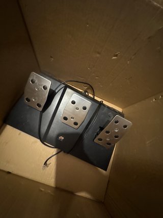 Volante Logitech con Pedales y Palanca