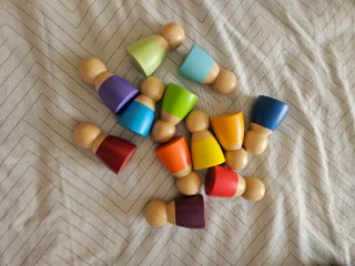 Muñecos de madera Montessori