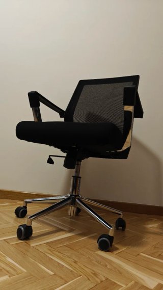 Silla de oficina giratoria negra