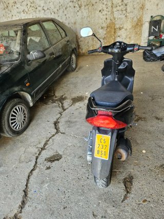 Yamaha Jog R Negra Automática