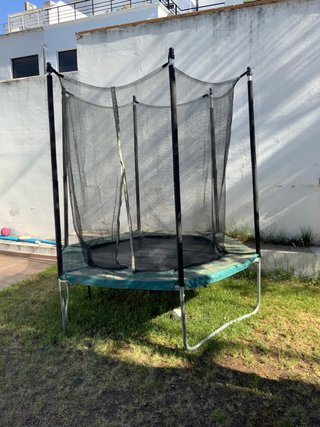 Cama elástica con red de seguridad