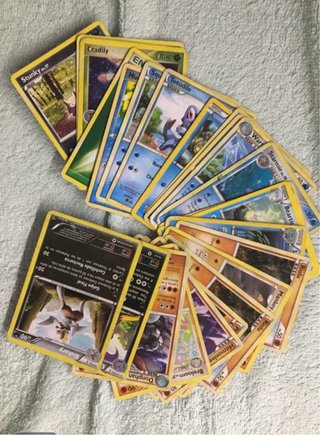 148 Cartas Pokémon + Caja Metálica