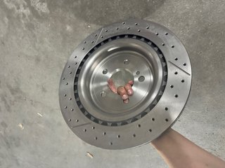 Discos de freno brembo perforados y ranurados