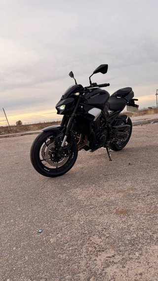 Kawasaki Z900 A2 Negra y Plata