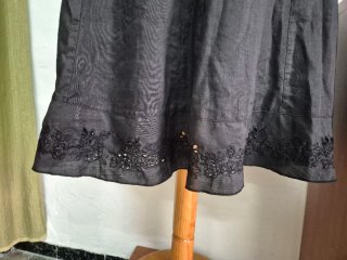 Falda negra con encaje talla 56