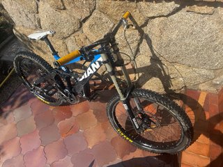Bicicleta Descenso Giant Negra/Azul Urge vender