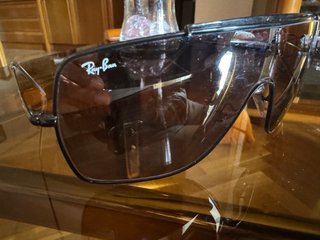 Gafas de sol Ray-Ban negras y marrones