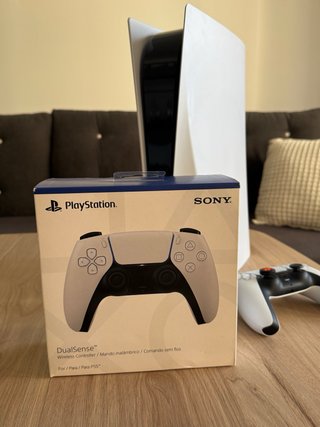 PlayStation 5 +2 mandos +2 juegos