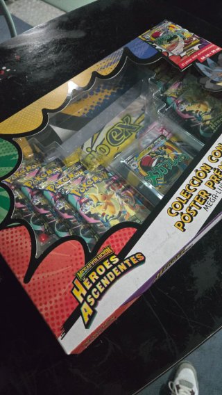 Colección Pokémon Mega-Lucario Premium