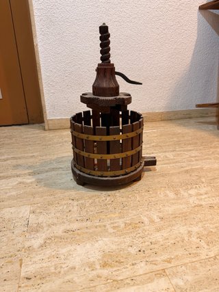 Prensa de vino antigua de madera