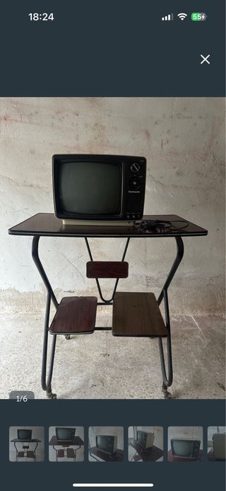Mesa auxiliar vintage (NO INCLUYE TV)