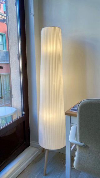 Lámpara de Pie IKEA ÖKENSAND + 3 Bombillas