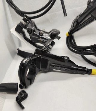 Conjunto frenos Shimano XT Tras-2 Pist+Del-4 Pist