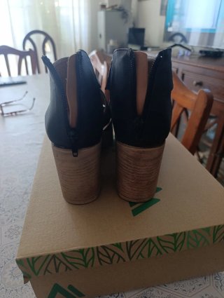 Zapatos tacón piel perforada Senda 38