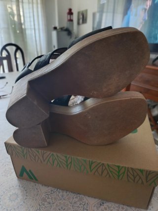 Zapatos tacón piel perforada Senda 38