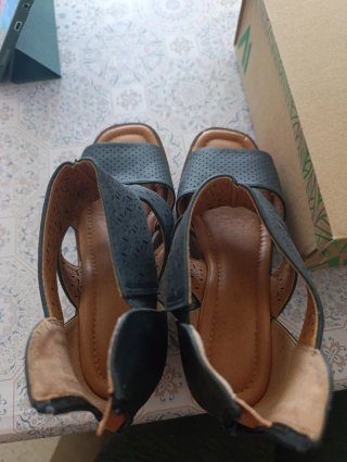 Zapatos tacón piel perforada Senda 38