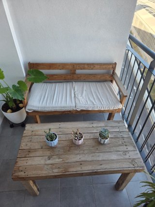 Conjunto sofá y mesa de jardín exterior