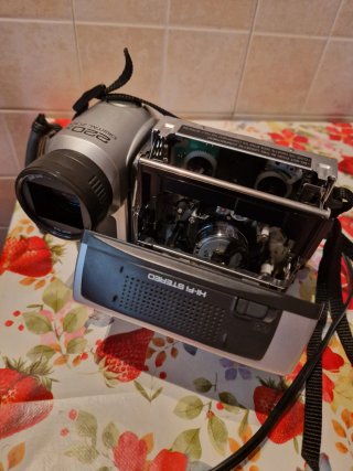 Videocamera vintage Sharp Viewcam Hi8 VL-H870