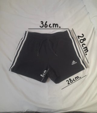 Shorts Adidas negros con rayas