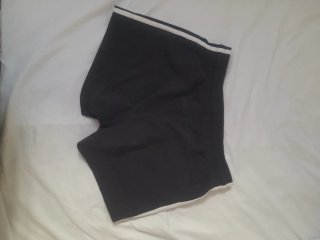 Shorts Adidas negros con rayas