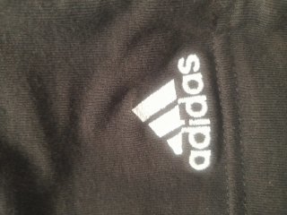 Shorts Adidas negros con rayas