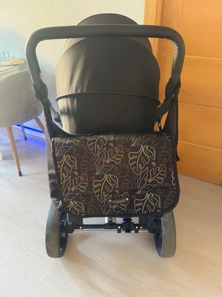 Cochecito de bebé negro estampado