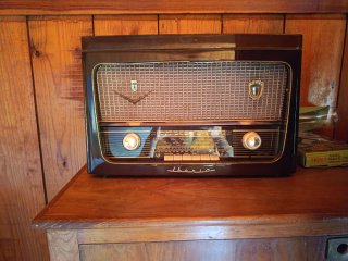 Radio Antigua Iberia con tocadiscos- no funciona