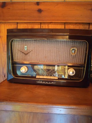 Radio Antigua Iberia con tocadiscos- no funciona