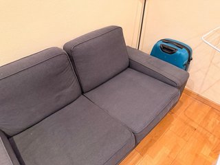 Sofá 2 plazas gris Ikea.