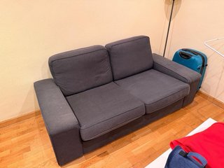 Sofá 2 plazas gris Ikea.