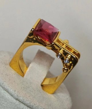 Anillo Diseño Arquitectónico Acero Dorado