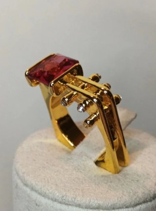 Anillo Diseño Arquitectónico Acero Dorado