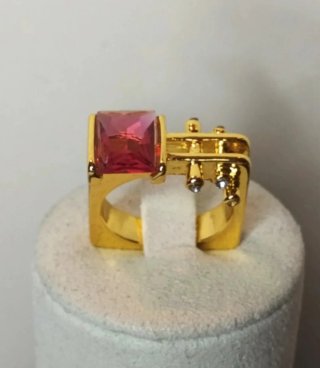 Anillo Diseño Arquitectónico Acero Dorado