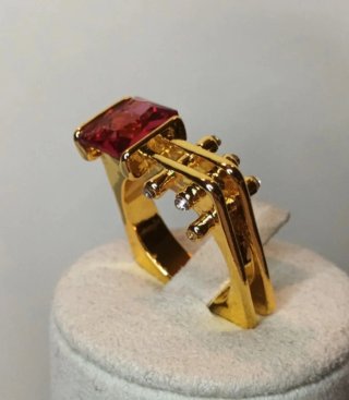 Anillo Diseño Arquitectónico Acero Dorado