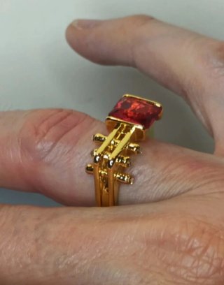 Anillo Diseño Arquitectónico Acero Dorado