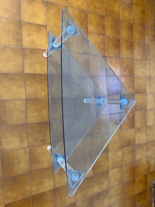 Mesa triangular metacrilato transparente